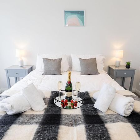Ocean Breeze - 1 Minute From The Beach - 10 Minute From Bic - Fast Wi-Fi - Smart Tv Bournemouth Exteriér fotografie